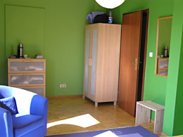 Kleiderschrank und Kommode