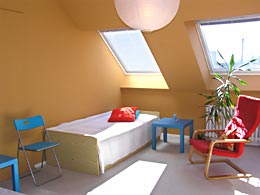 Zwei Einzelbetten im Zimmer