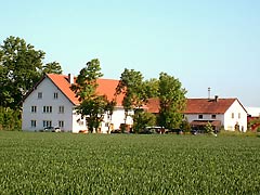 renovated  old farm -  guest rooms in Schwaig by Munich