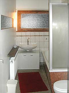 Bad mit Badewanne