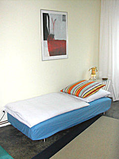 kleines Zimmer mit Einzelbett, Zustellbett m&ouml;glich