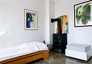 grande chambre  avec lit simple
