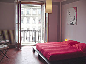 habitaci&oacute;n con balc&oacute;n