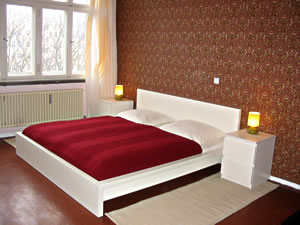Gro&szlig;es Doppelbett