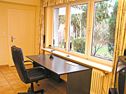 big desk in the room in Düsseldorf Benrath