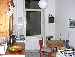 Die komplette ausgestattete Küche kann mit benutzt werden - Frankfurt Berger Strasse