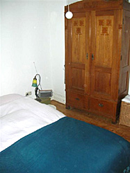 Kleiderschrank im Schlafzimmer