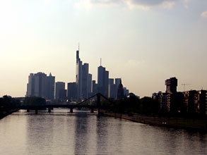 Frankfurt in der Dämmerung