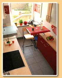the kitchen - guest room near the city in Frankfurt Eastend