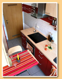 the kitchen - guest room near the city in Frankfurt Eastend