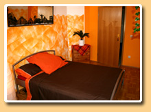 the large double bed, orange bedroom - guest room near the city in Frankfurt Eastend