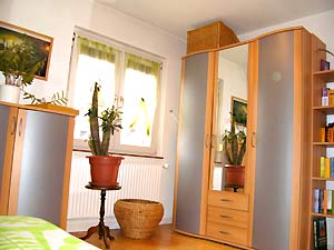 G&auml;stezimmer mit Schrank