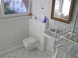 eigenes Bad f&uuml;r gro&szlig;es Zimmer
