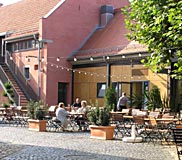 Agradable comedor al aire libre - habitaciones y de huspedes cerca de Frncfort del Meno