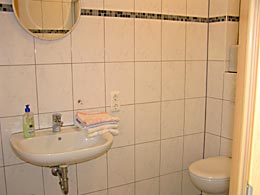 badkamer in de een-persoons-appartementen